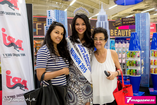 Séance de dédicaces<br>Azuima Issa "parce qu'elle le vaut bien"! Séance de dédicaces<br>Azuima Issa "parce qu'elle le vaut bien"!