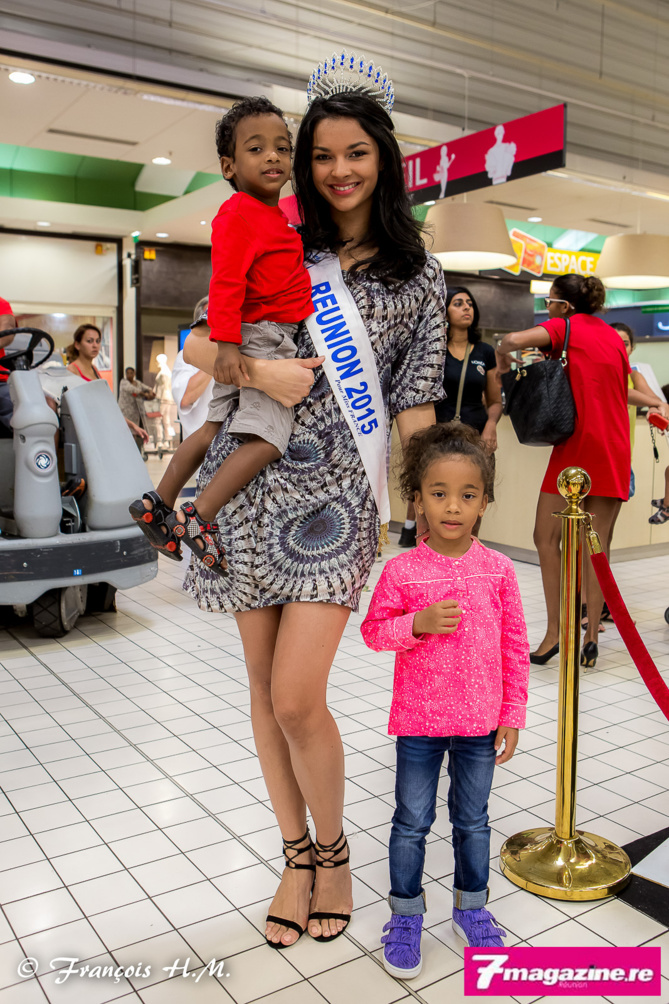 Séance de dédicaces<br>Azuima Issa "parce qu'elle le vaut bien"! Séance de dédicaces<br>Azuima Issa "parce qu'elle le vaut bien"!