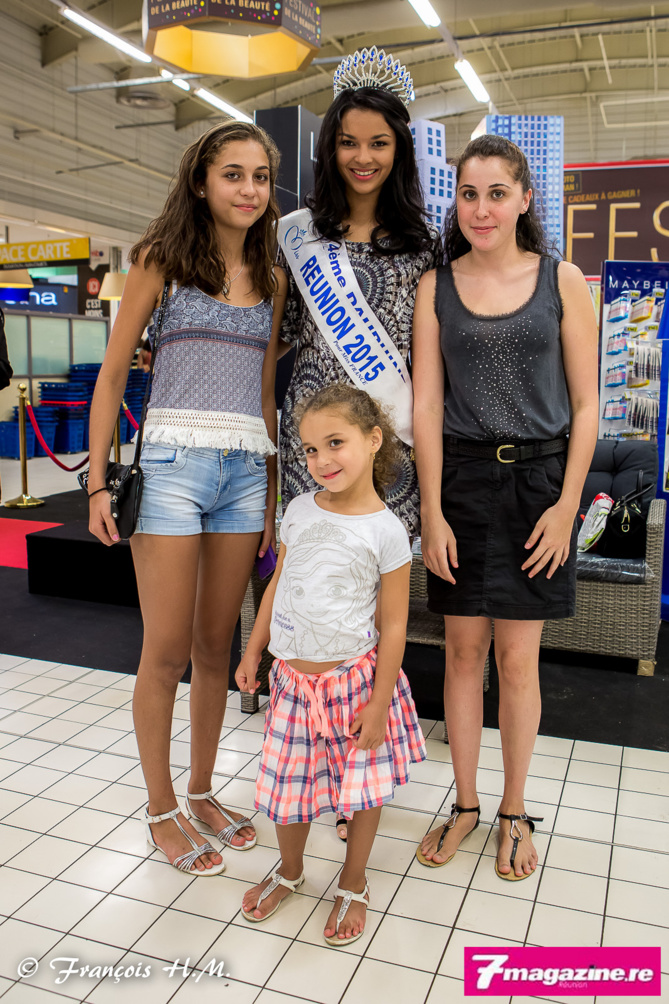 Séance de dédicaces<br>Azuima Issa "parce qu'elle le vaut bien"! Séance de dédicaces<br>Azuima Issa "parce qu'elle le vaut bien"!