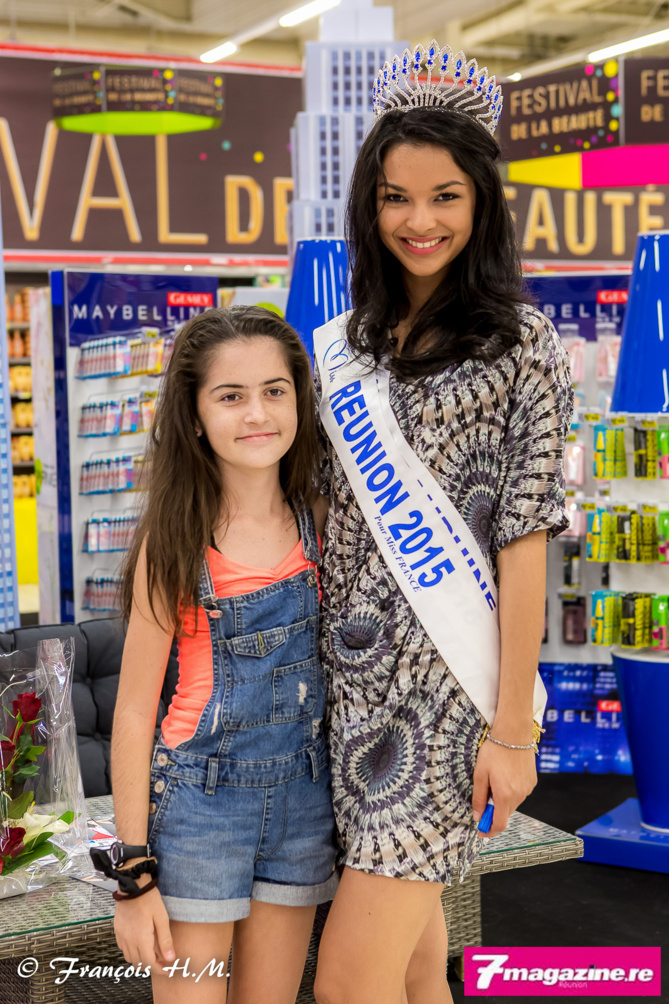 Séance de dédicaces<br>Azuima Issa "parce qu'elle le vaut bien"! Séance de dédicaces<br>Azuima Issa "parce qu'elle le vaut bien"!
