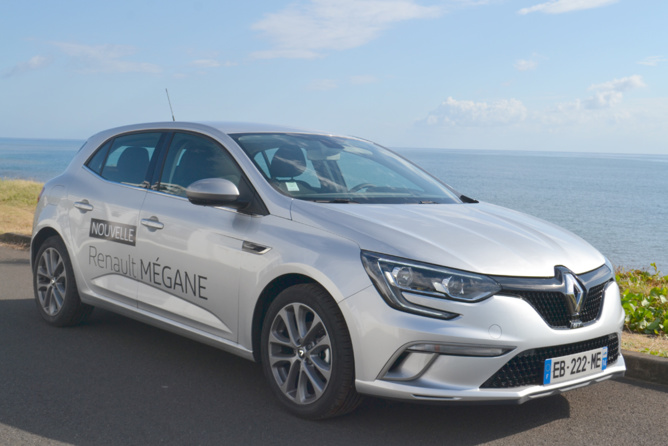 Elle arbore le nouveau style Renault Elle arbore le nouveau style Renault