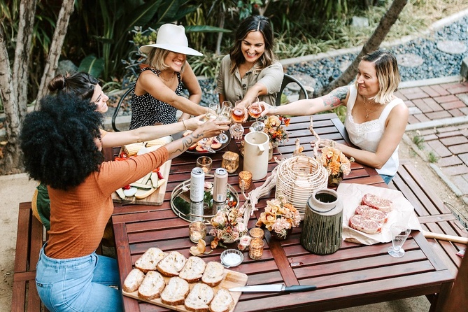 Girls night : pourquoi ces soirées entre amies sont devenues essentielles Girls night : pourquoi ces soirées entre amies sont devenues essentielles