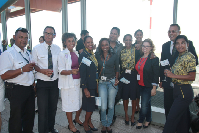 Le personnel d'Air Austral fier de ce nouvel appareil