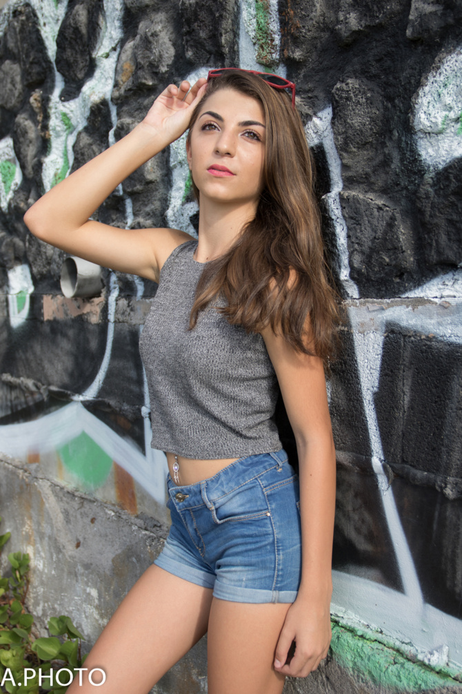 Léia Bonnin<br>Elle aime être dans la lumière... Léia Bonnin<br>Elle aime être dans la lumière...