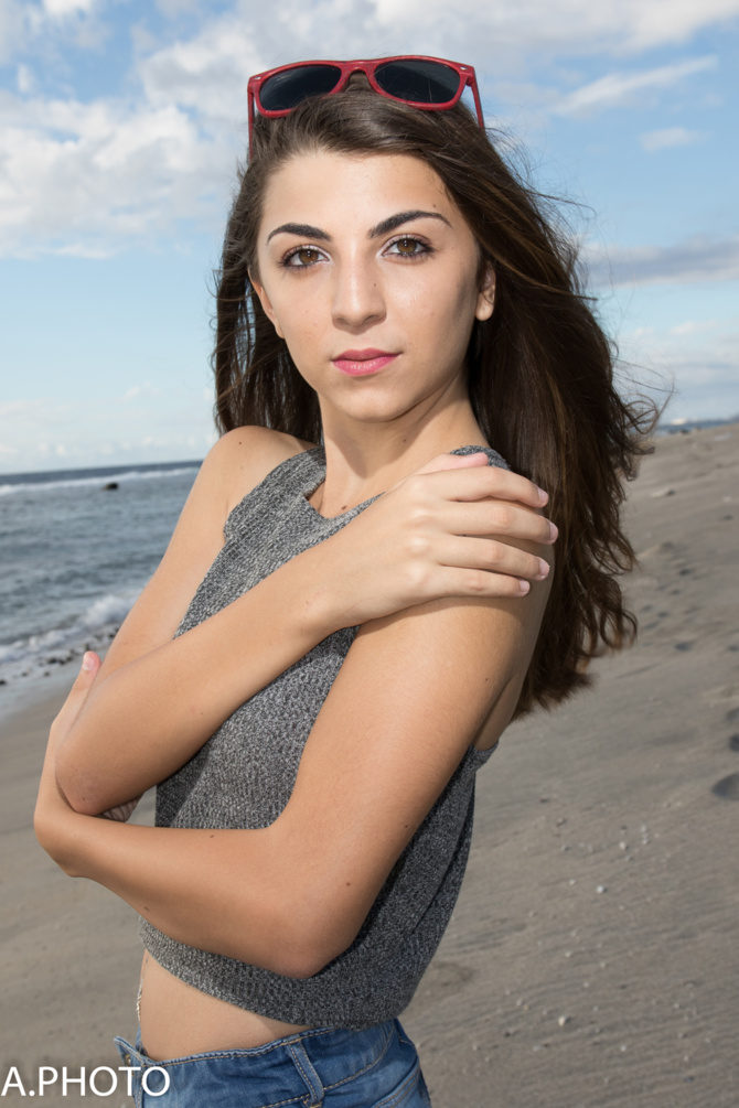 Léia Bonnin<br>Elle aime être dans la lumière... Léia Bonnin<br>Elle aime être dans la lumière...