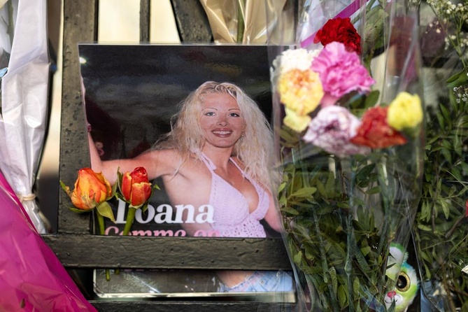 Obsèques de Loana : une cérémonie ouverte, entre hommages publics et absences silencieuses Obsèques de Loana : une cérémonie ouverte, entre hommages publics et absences silencieuses