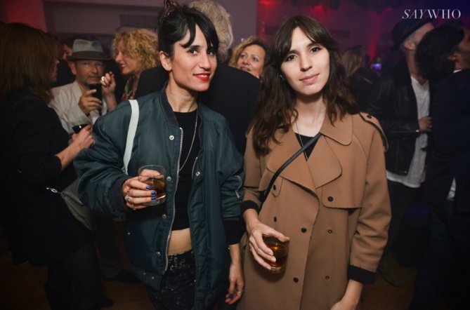 Alex June et une invitée Alex June et une invitée