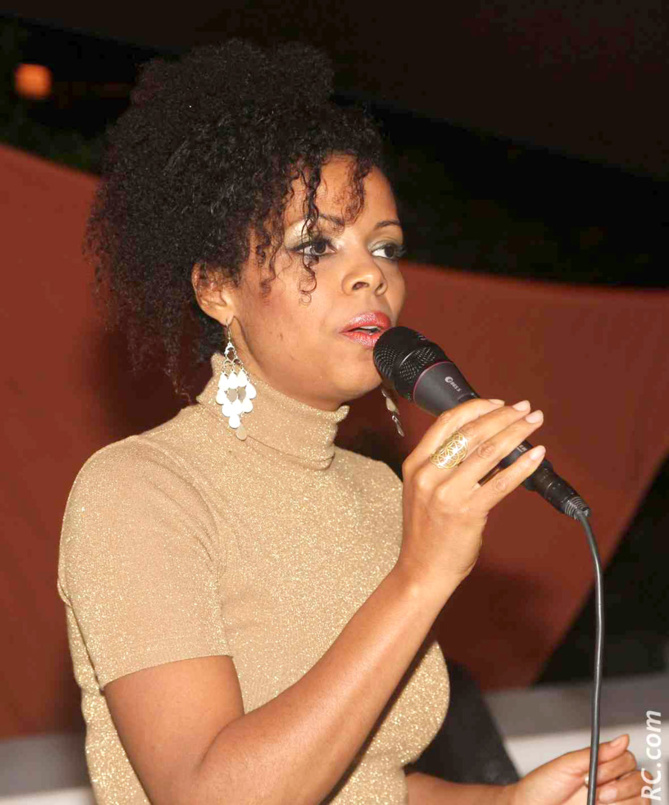 Cendrine Cingala est une artiste à découvrir absolument. On en reparlera... Cendrine Cingala est une artiste à découvrir absolument. On en reparlera...