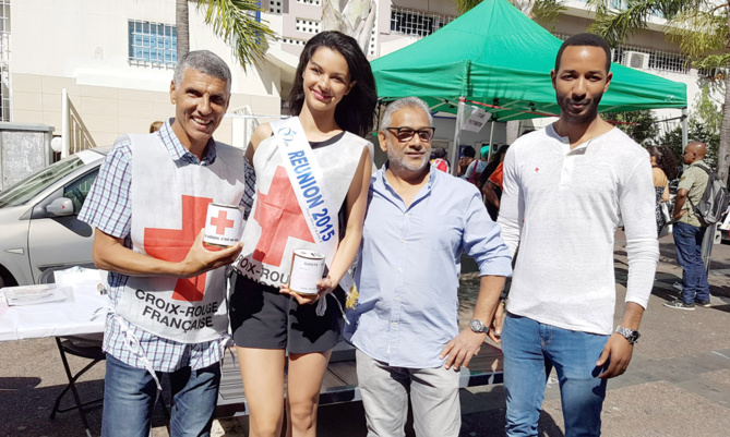 Avec les responsables de l'UCD (Union des Commerçants Dionysiens) Avec les responsables de l'UCD (Union des Commerçants Dionysiens)