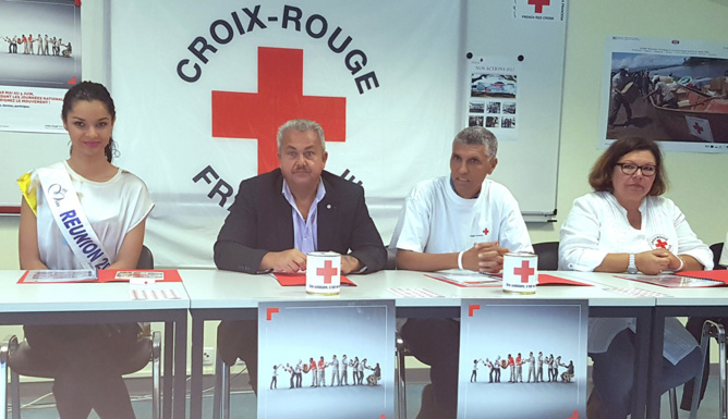 Lors de la conférence de presse du lancement de la quête Lors de la conférence de presse du lancement de la quête