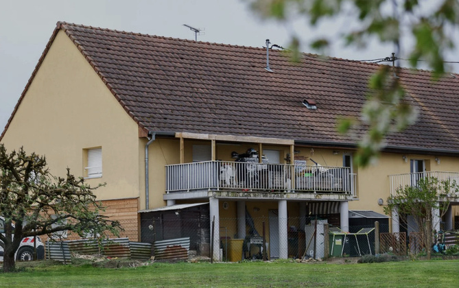 Enfant séquestré : derrière l’horreur, le récit glaçant d’un huis clos familial Enfant séquestré : derrière l’horreur, le récit glaçant d’un huis clos familial