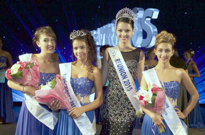 Les lauréates avec Azuima Issa Les lauréates avec Azuima Issa