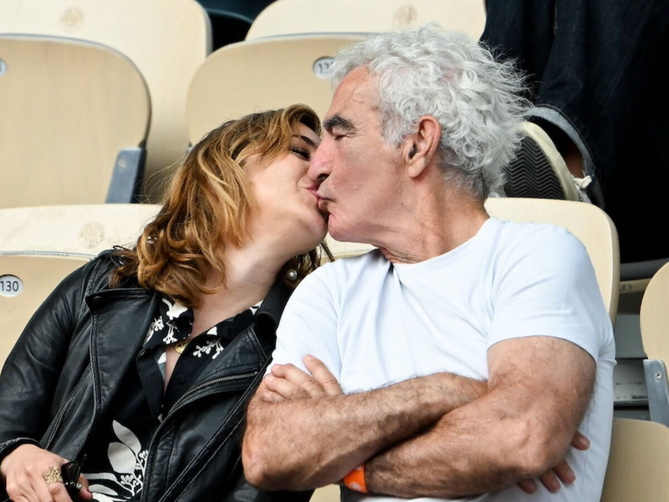 Raymond Domenech marié à 74 ans : qui est Caroline, la femme discrète qui partage sa vie ? Raymond Domenech marié à 74 ans : qui est Caroline, la femme discrète qui partage sa vie ?