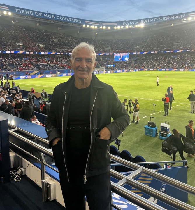 Raymond Domenech marié à 74 ans : qui est Caroline, la femme discrète qui partage sa vie ? Raymond Domenech marié à 74 ans : qui est Caroline, la femme discrète qui partage sa vie ?