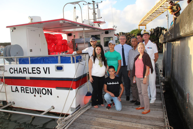 Devant le Charles VI