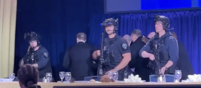 Soirée sous tension à la Maison-Blanche : quand l’élégance du gala bascule en quelques secondes Soirée sous tension à la Maison-Blanche : quand l’élégance du gala bascule en quelques secondes