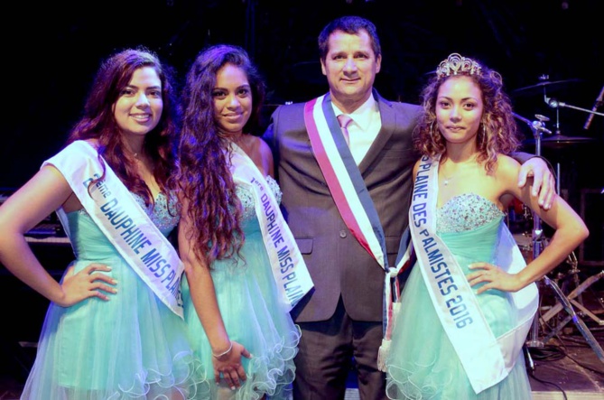 Les lauréates avec Daniel Jean-Baptiste dit Parny, 1er adjoint au maire Les lauréates avec Daniel Jean-Baptiste dit Parny, 1er adjoint au maire