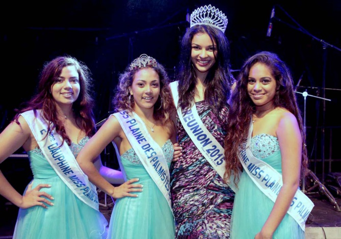 Avec Azuima Issa, habillée par Goulam Mula Avec Azuima Issa, habillée par Goulam Mula