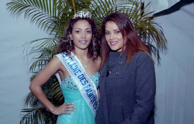 Emelyne et Katiana (qui avait un peu froid on dirait!) Emelyne et Katiana (qui avait un peu froid on dirait!)