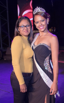 Miss Bras Panon avec sa maman Miss Bras Panon avec sa maman