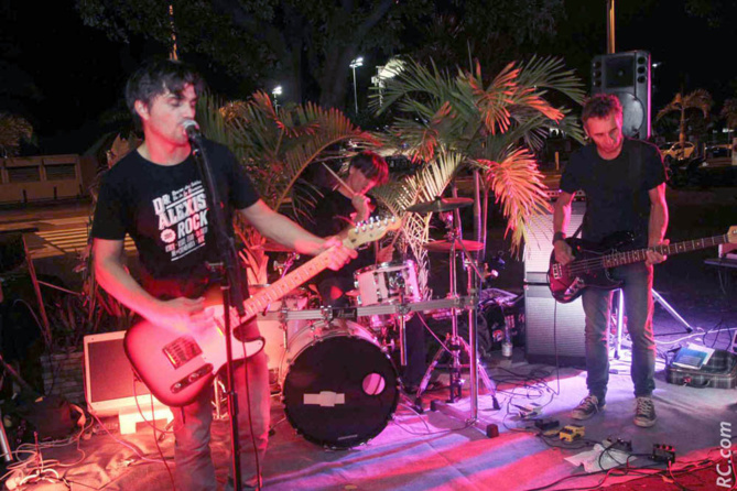 Rock à deux pas des grands podiums du Sakifo, avec Riske Zéro au Filaos. Rock à deux pas des grands podiums du Sakifo, avec Riske Zéro au Filaos.