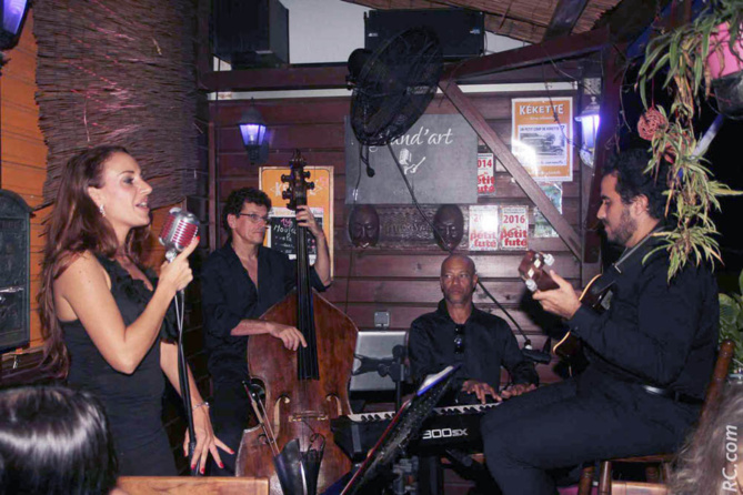 Stand'Art au Pittoresque. Avec pignon sur rue. Stand'Art au Pittoresque. Avec pignon sur rue.