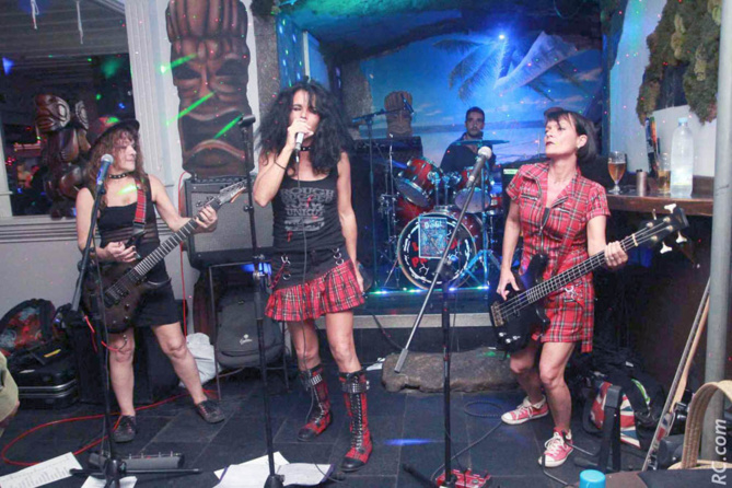 Longboard Café fidèle au rock, avec cette fois-ci Les Dingz qui ont mis le feu.