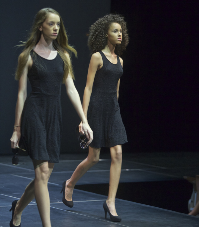 Les finalistes portent l'indispensable petite robe noire Jennyfer, accesoires Parfois Les finalistes portent l'indispensable petite robe noire Jennyfer, accesoires Parfois