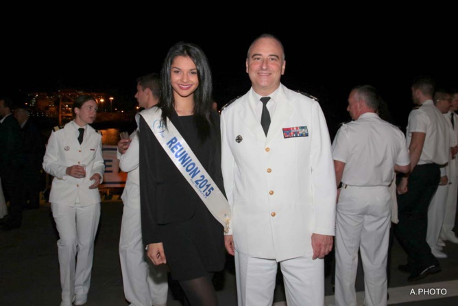 Azuima Issa avec le capitaine de vaisseau Laurent Sudrat Azuima Issa avec le capitaine de vaisseau Laurent Sudrat