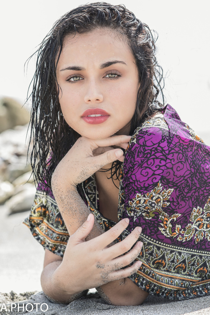 Un beau visage, des yeux verts, c'est Cécilia! Un beau visage, des yeux verts, c'est Cécilia!