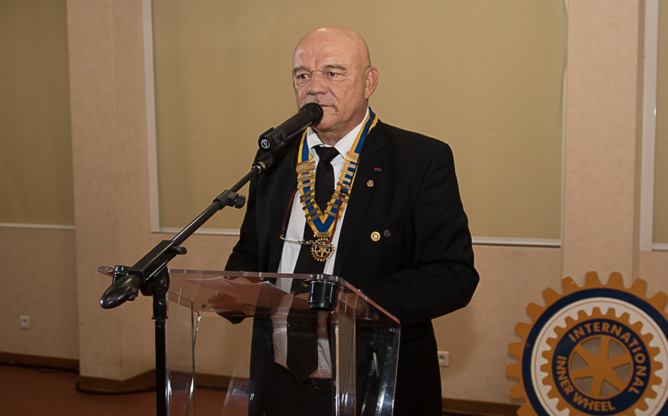 Rotary Club<br>Trois passations d'un coup! Rotary Club<br>Trois passations d'un coup!