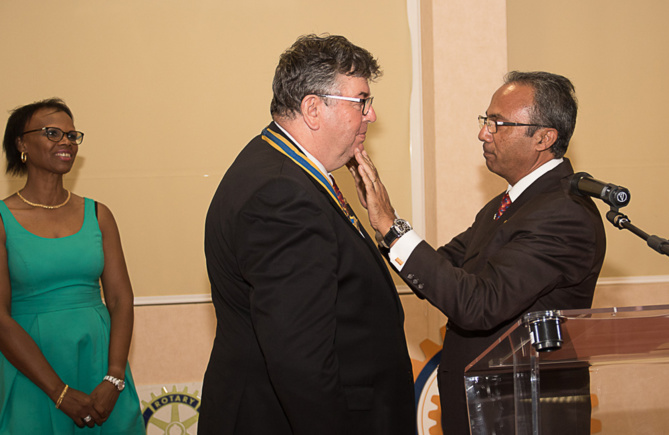 Rotary Club<br>Trois passations d'un coup! Rotary Club<br>Trois passations d'un coup!