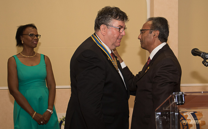 Rotary Club<br>Trois passations d'un coup! Rotary Club<br>Trois passations d'un coup!