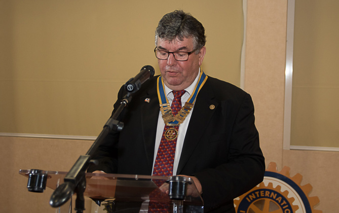 Rotary Club<br>Trois passations d'un coup! Rotary Club<br>Trois passations d'un coup!