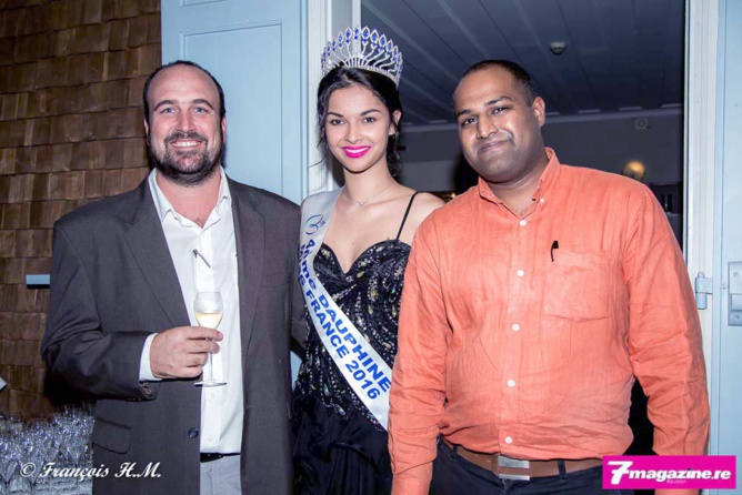Yoann et Dave accompagnés de Miss Réunion Yoann et Dave accompagnés de Miss Réunion