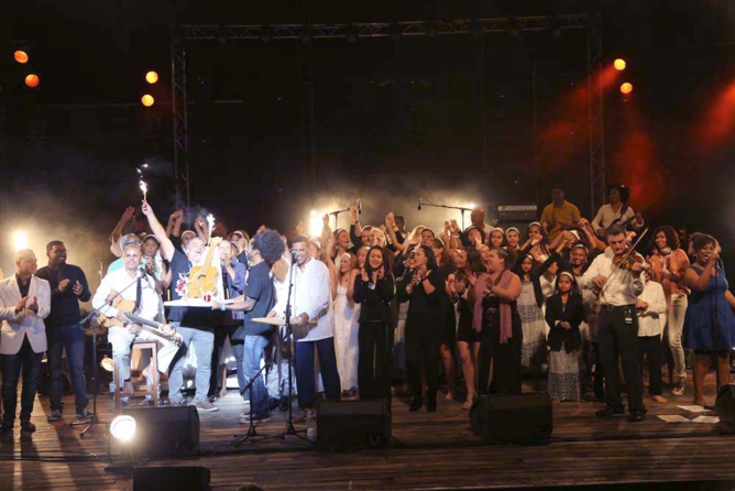 Concert au Téat Saint-Gilles<br>Frédéric Joron fête ses 30 ans de carrière Concert au Téat Saint-Gilles<br>Frédéric Joron fête ses 30 ans de carrière
