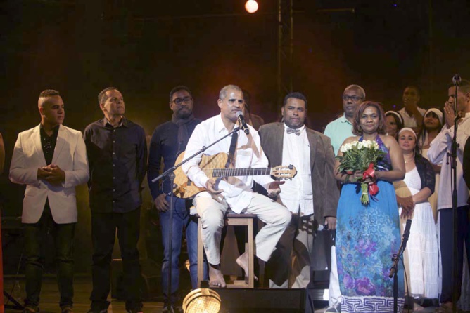 Concert au Téat Saint-Gilles<br>Frédéric Joron fête ses 30 ans de carrière Concert au Téat Saint-Gilles<br>Frédéric Joron fête ses 30 ans de carrière