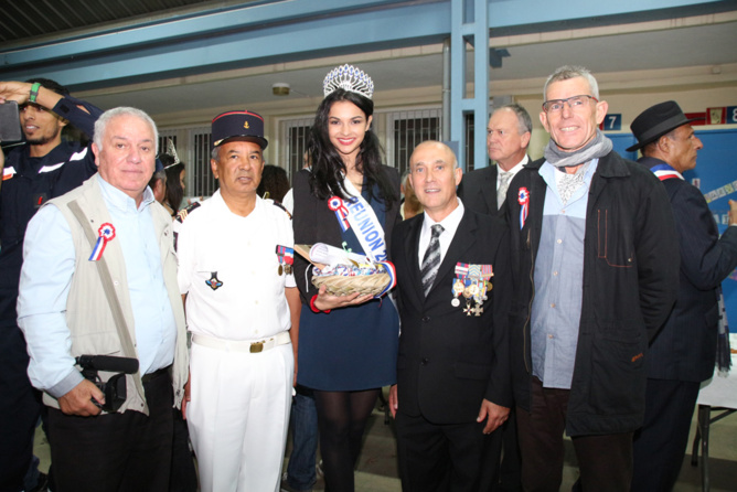 Azuima Issa avec les membres de l'association des Anciens Combattants de l'Entre-Deux