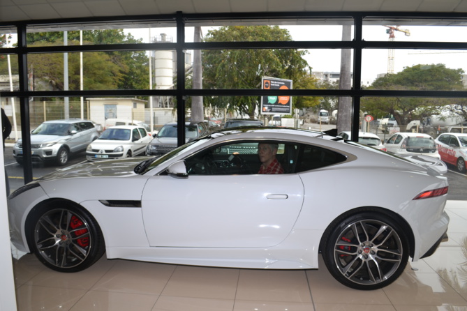 Jaguar F-Type<br>550 chevaux, 192 900 euros! Jaguar F-Type<br>550 chevaux, 192 900 euros!