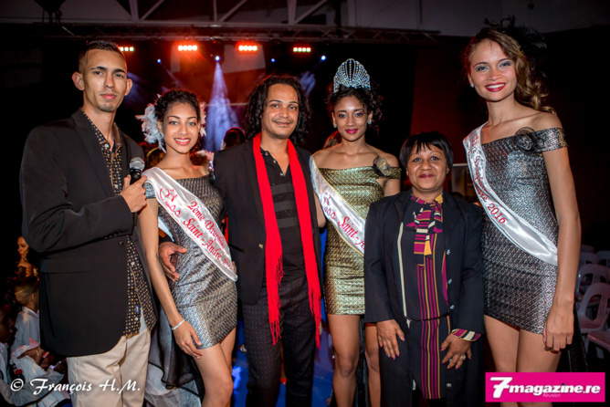Eric Boyer (au centre), et les lauréates Eric Boyer (au centre), et les lauréates