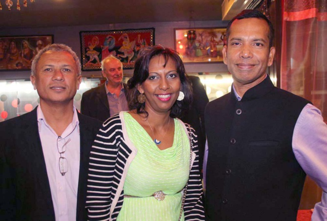 Bernard Batou, journaliste, Lynda Savaranin, Cadre au Conseil Départemental, et Jean-Régis Ramsamy Bernard Batou, journaliste, Lynda Savaranin, Cadre au Conseil Départemental, et Jean-Régis Ramsamy