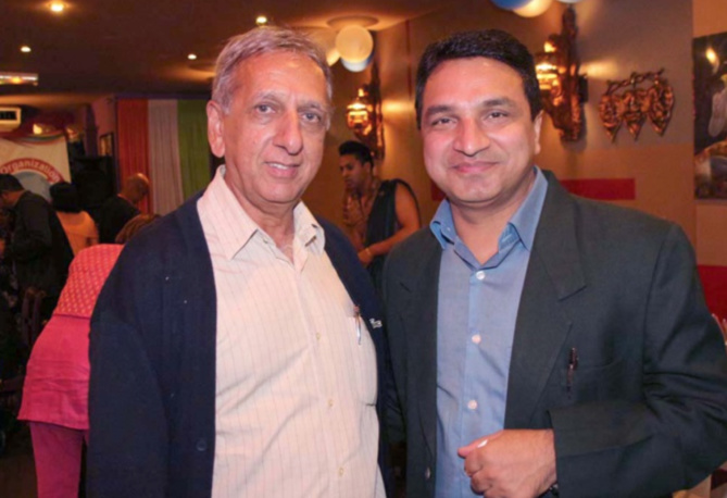 Aziz Patel et Sanjeev Kumar Bhati