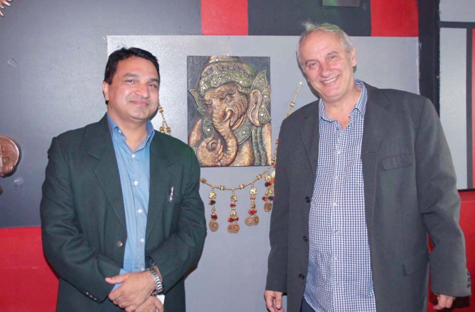 Sanjeev Kumar Bhati et Christian Vittori, ex-éditeur Sanjeev Kumar Bhati et Christian Vittori, ex-éditeur