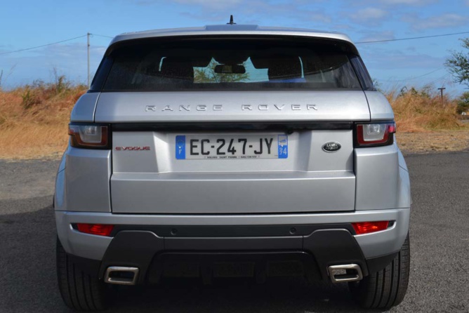 Pas de grands changements à l'arrière hormis le spoiler Pas de grands changements à l'arrière hormis le spoiler