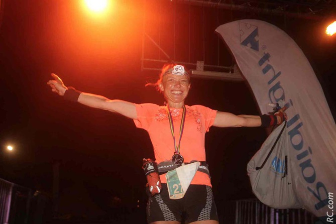L'arrivée victorieuse de la championne du monde et marraine de l'UTRB, Nathalie Mauclair.
