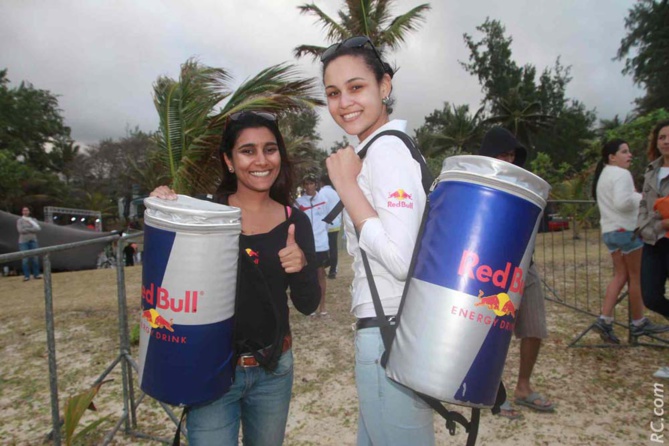 Des hôtesses pour vous servir. Un Trail 5 Etoiles, on vous le répète. Des hôtesses pour vous servir. Un Trail 5 Etoiles, on vous le répète.