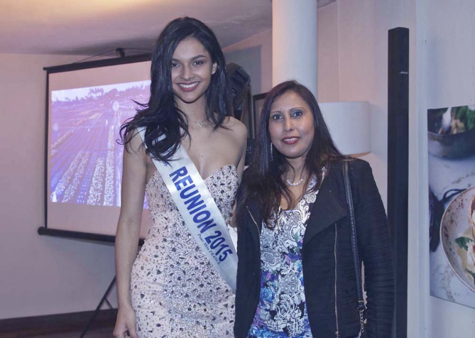 Azuima Issa avec Chaya Bodha, l'épouse de Nando