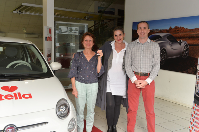 Hélène Ozga (à gauche), l'heureuse gagnante Hélène Ozga (à gauche), l'heureuse gagnante