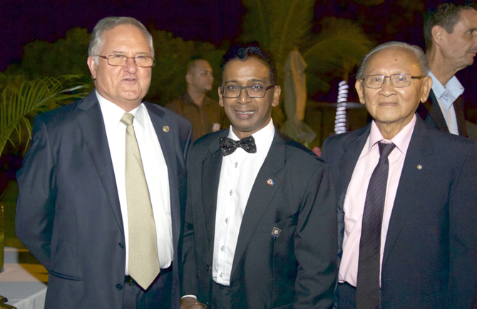 Jean-Marc Nativel, doyen Rotary Club Saint-Denis, Dominique Pota et Michel Chung-Poo-Lun Jean-Marc Nativel, doyen Rotary Club Saint-Denis, Dominique Pota et Michel Chung-Poo-Lun