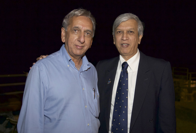 Aziz Patel et Zoëb Boudhabhay